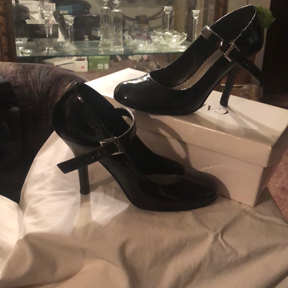 Shoe - Picture 2 of 2